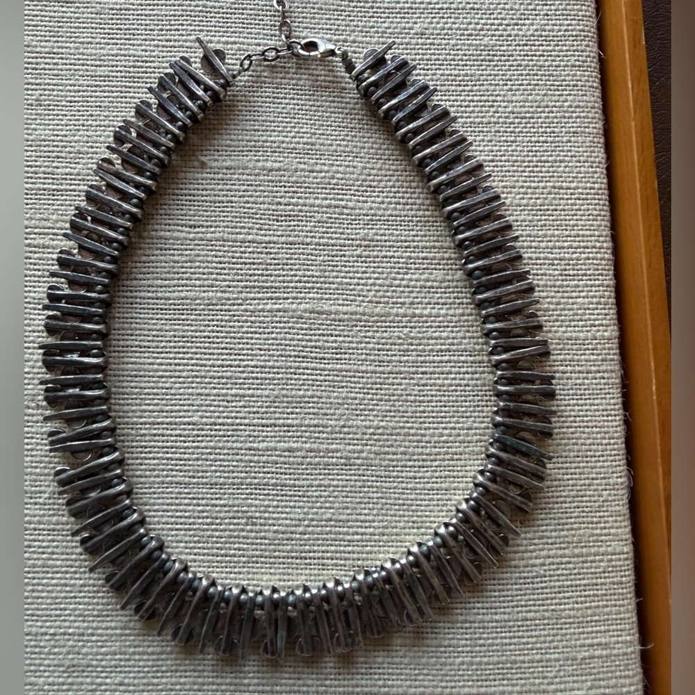 Metal Pointus Silver Beaded Collar Necklace 16-18 inches previously worn - Picture 2 of 6
